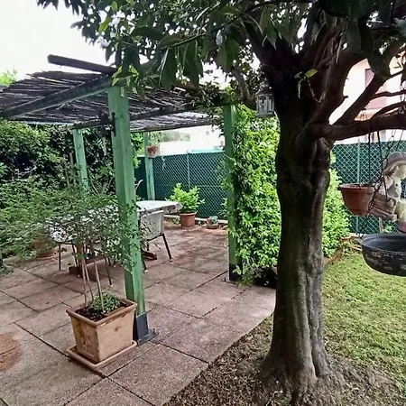 With Garden Apartman Lurate Caccivio